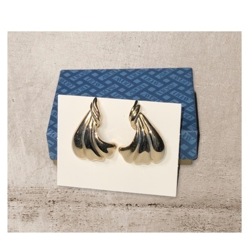 Avon Vintage Retro Gold Tone Elegant 1” Post Pierced Earrings In Box